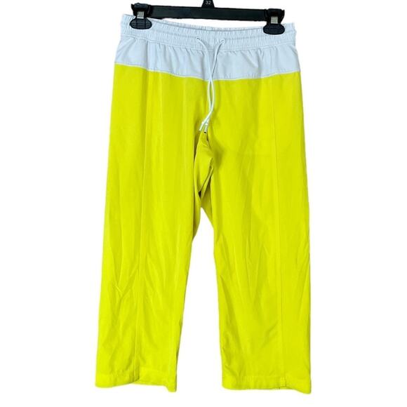 Lululemon Step Lively Crop Capri Pants Loose Fit Bright Yellow White Size 4 6 - Picture 1 of 9